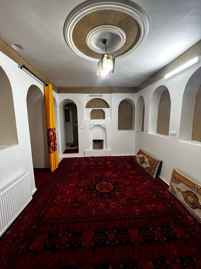 اقامتگاه سنتی عمارت امینی - واحد شاه نشین