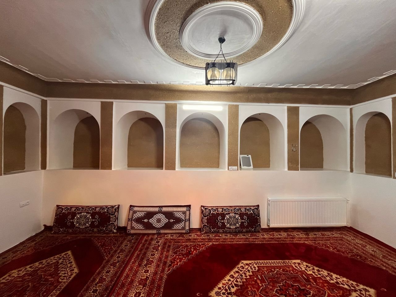 اقامتگاه سنتی عمارت امینی - واحد شاه نشین