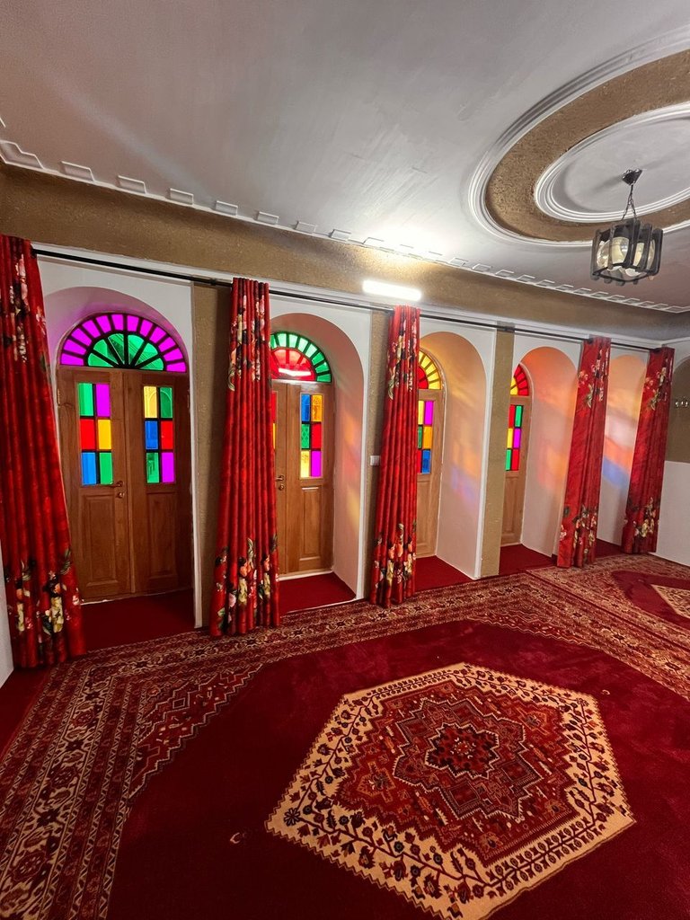 اقامتگاه سنتی عمارت امینی - واحد شاه نشین