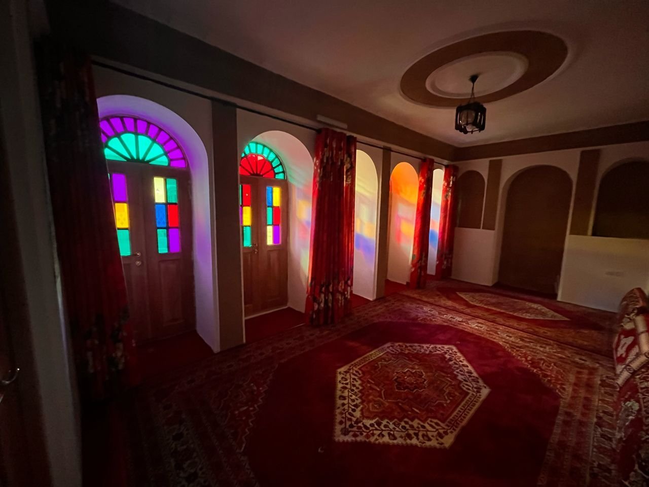 اقامتگاه سنتی عمارت امینی - واحد شاه نشین