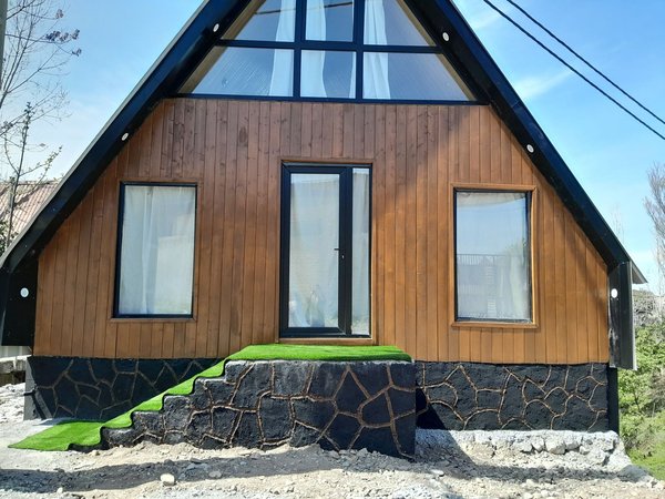 کلبه یک خوابه سوئیسی تنگه دار