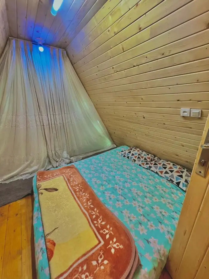 کلبه دوخوابه جنگلی استخردار پناه