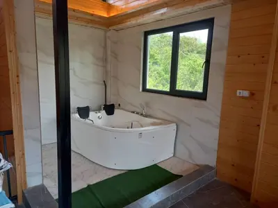 کلبه یک خوابه جکوزی دار مهرا ۱