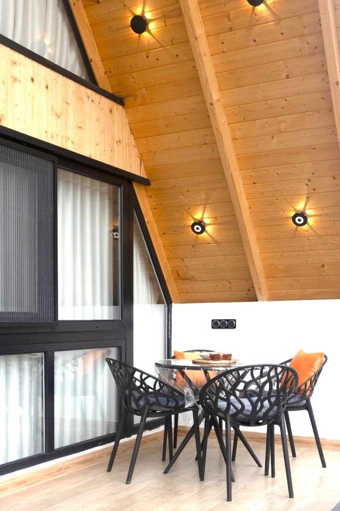 کلبه دوخوابه سوئیسی مه یاس