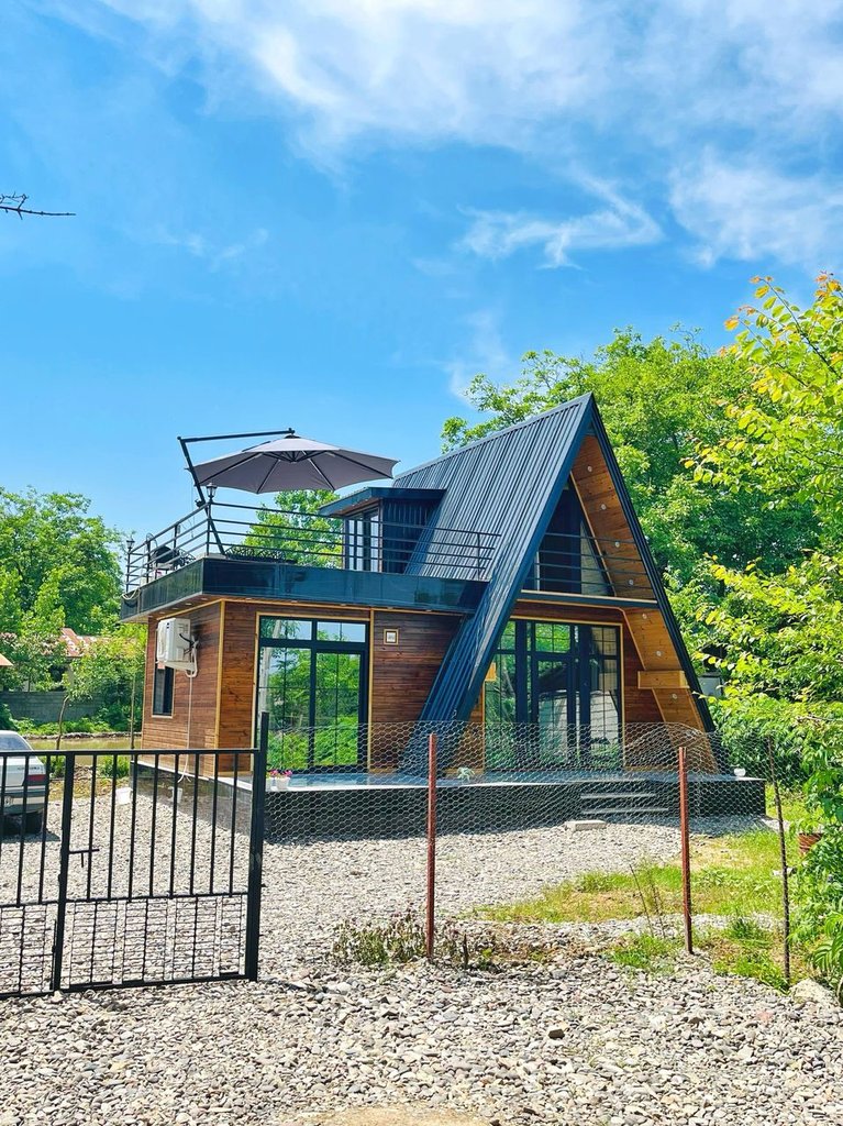 کلبه دوخوابه سوئیسی لواشکی