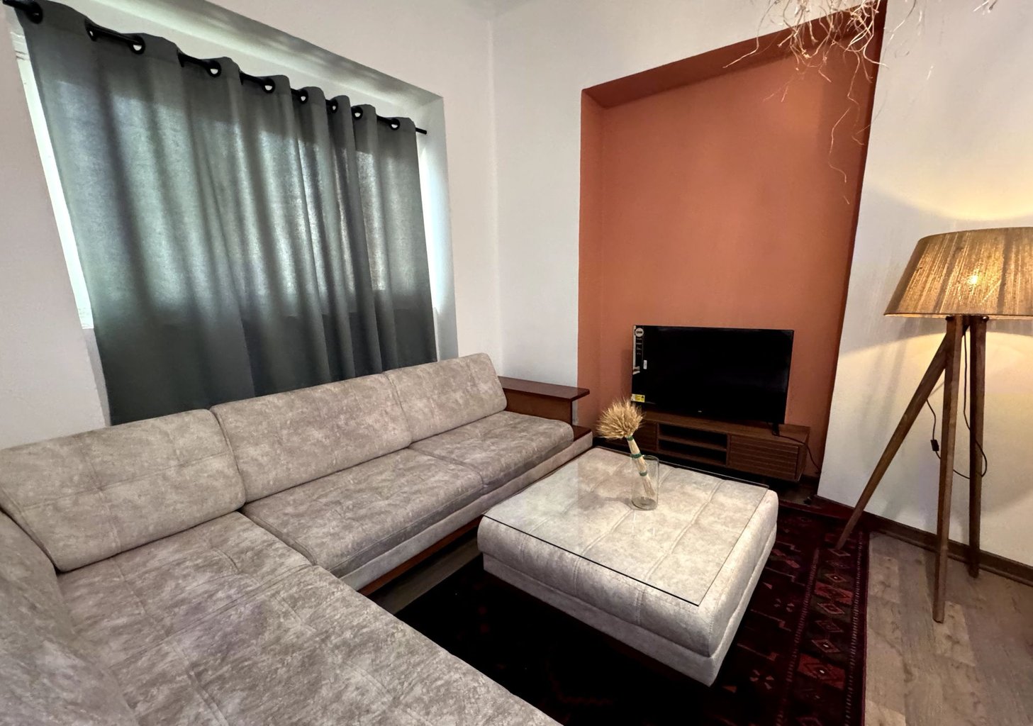 آپارتمان دوخوابه ساختمان نیک میدان سپاه واحد 3