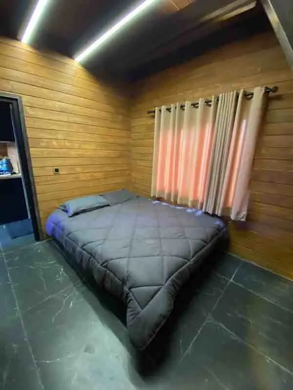 کلبه دوخوابه سوئیسی استخردار آرامش - انتخاب عنوان تصویر