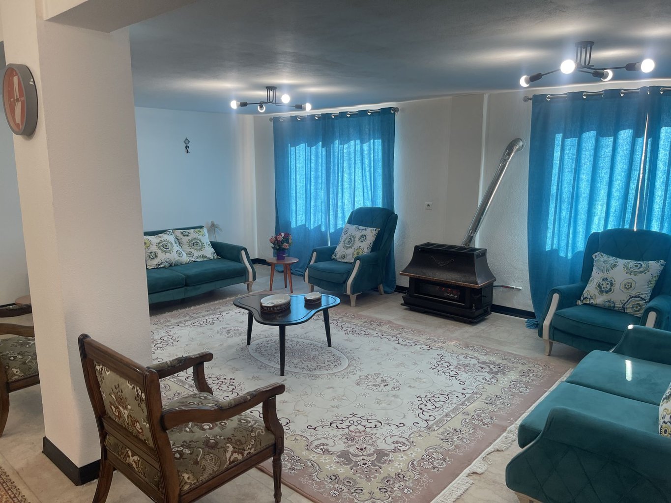 ویلا سه خوابه کارن - هال و نشیمنگاه 