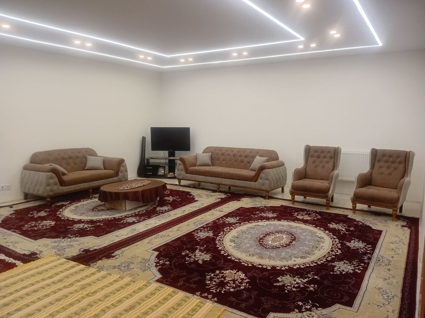 ویلا دوخوابه استخردار آبگرم تفریح