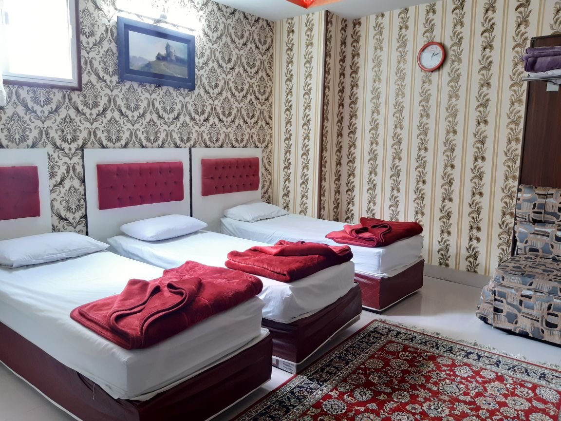مسافرخانه آیسان اتاق چهارتخته