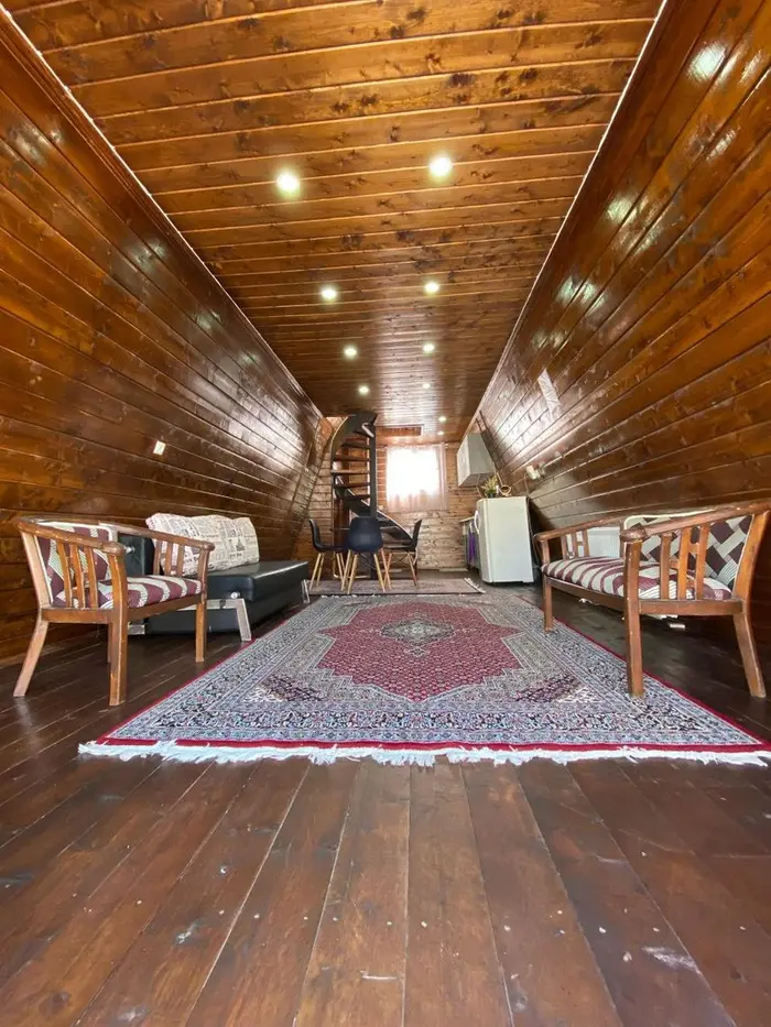 کلبه دوخوابه  دوبلکس سوئیسی گیلدا تاون - طبقه اول و مبلمان خت خواب شو کلبه تک خوابه جهت تعداد بیشتر نفرات