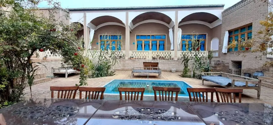 بوم گردی سرای آقا محمد - واحد شیرین بیان