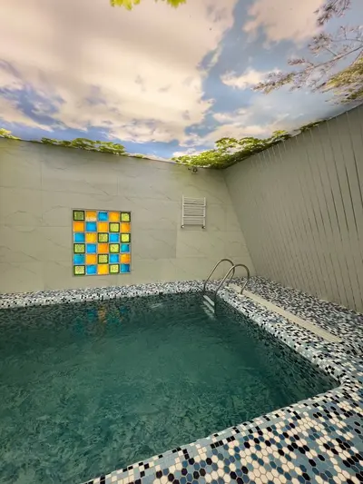 کلبه دوخوابه سوئیسی استخردار آبگرم گیسوم دیگه سرا