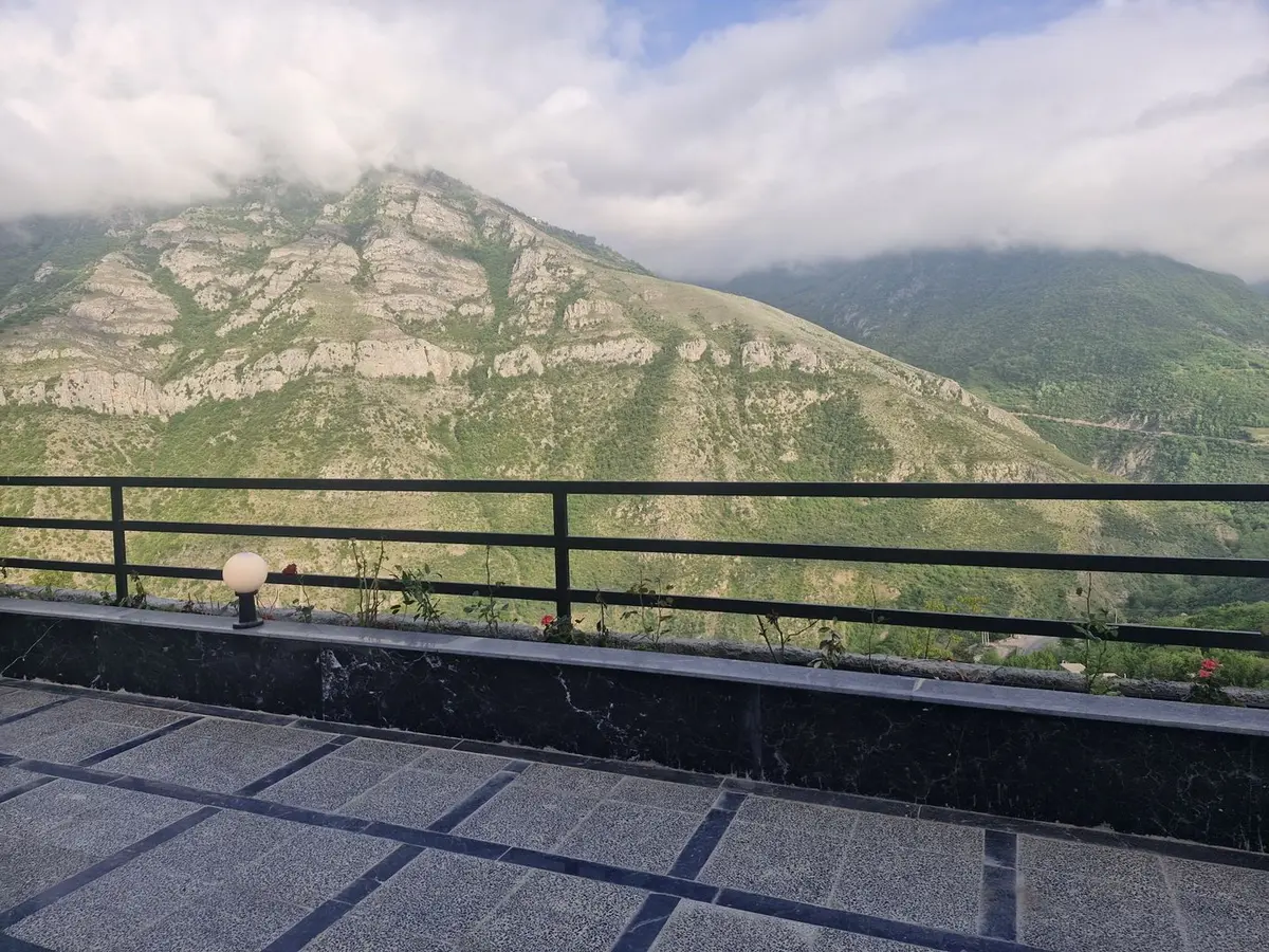 کلبه یک خوابه سوئیسی آرامش ییلاقی