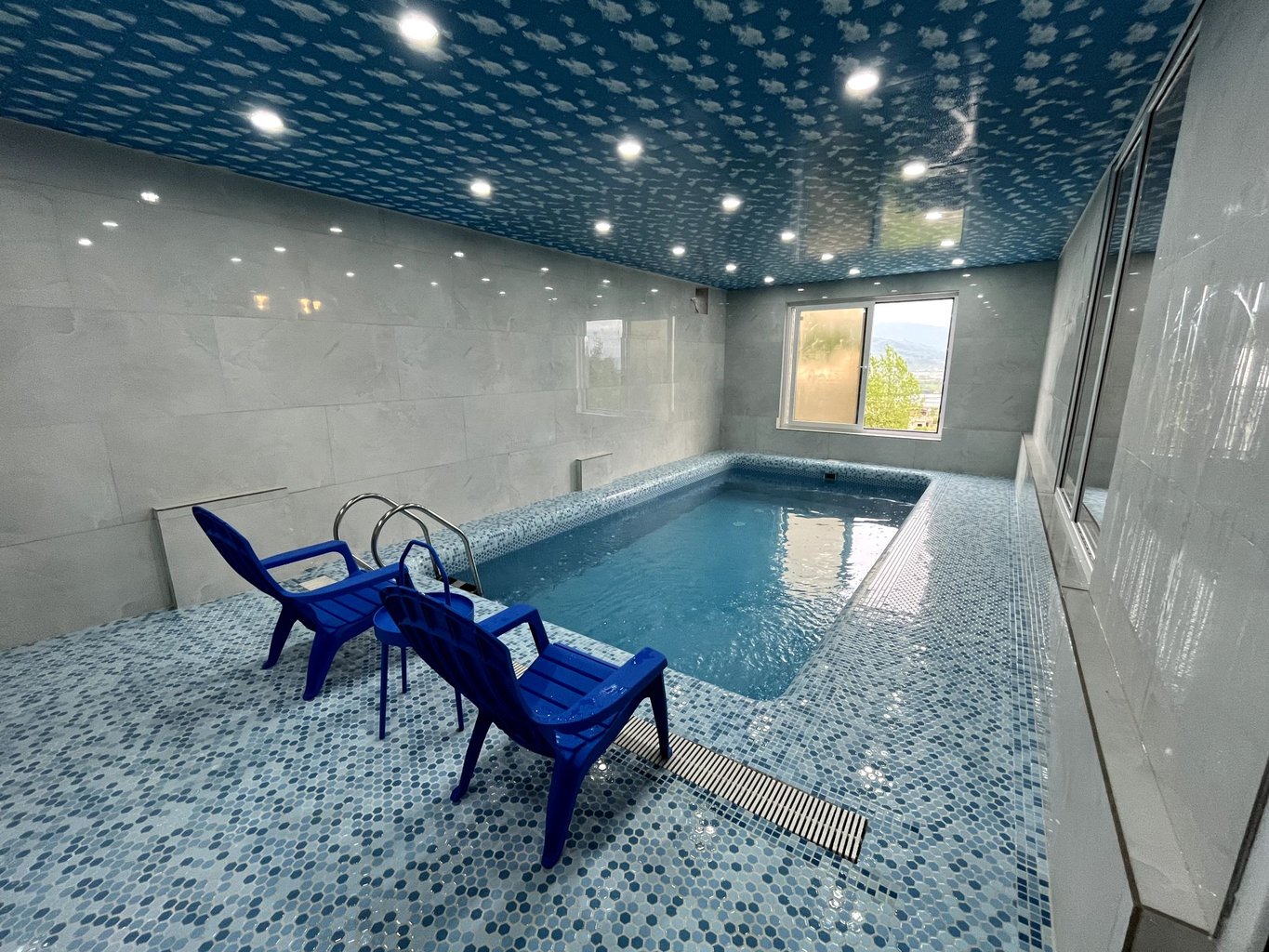 کلبه سوئیسی سه خواب استخردار آبگرم چِکود