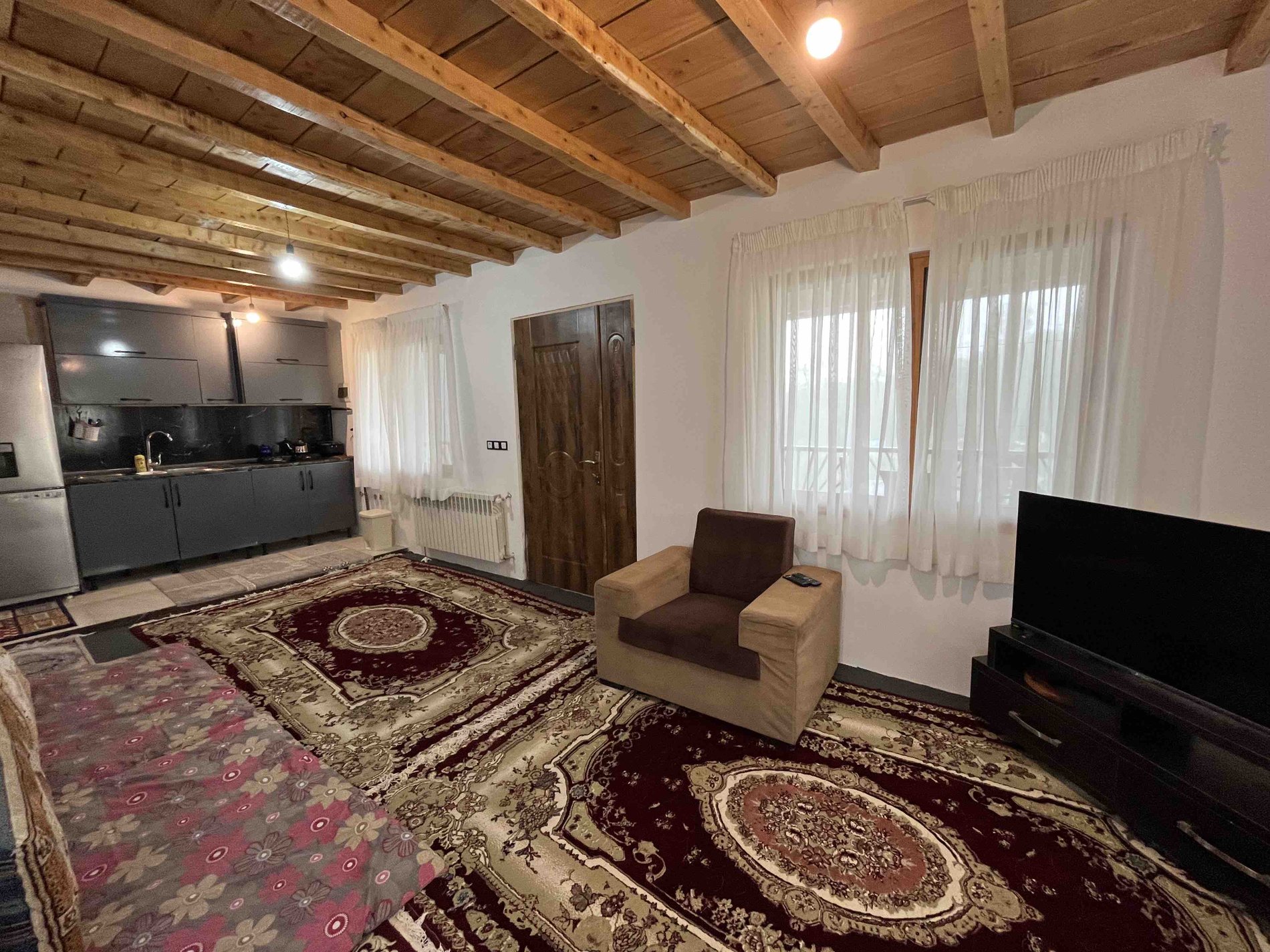 یک خوابه چوبی دوهزار ۲