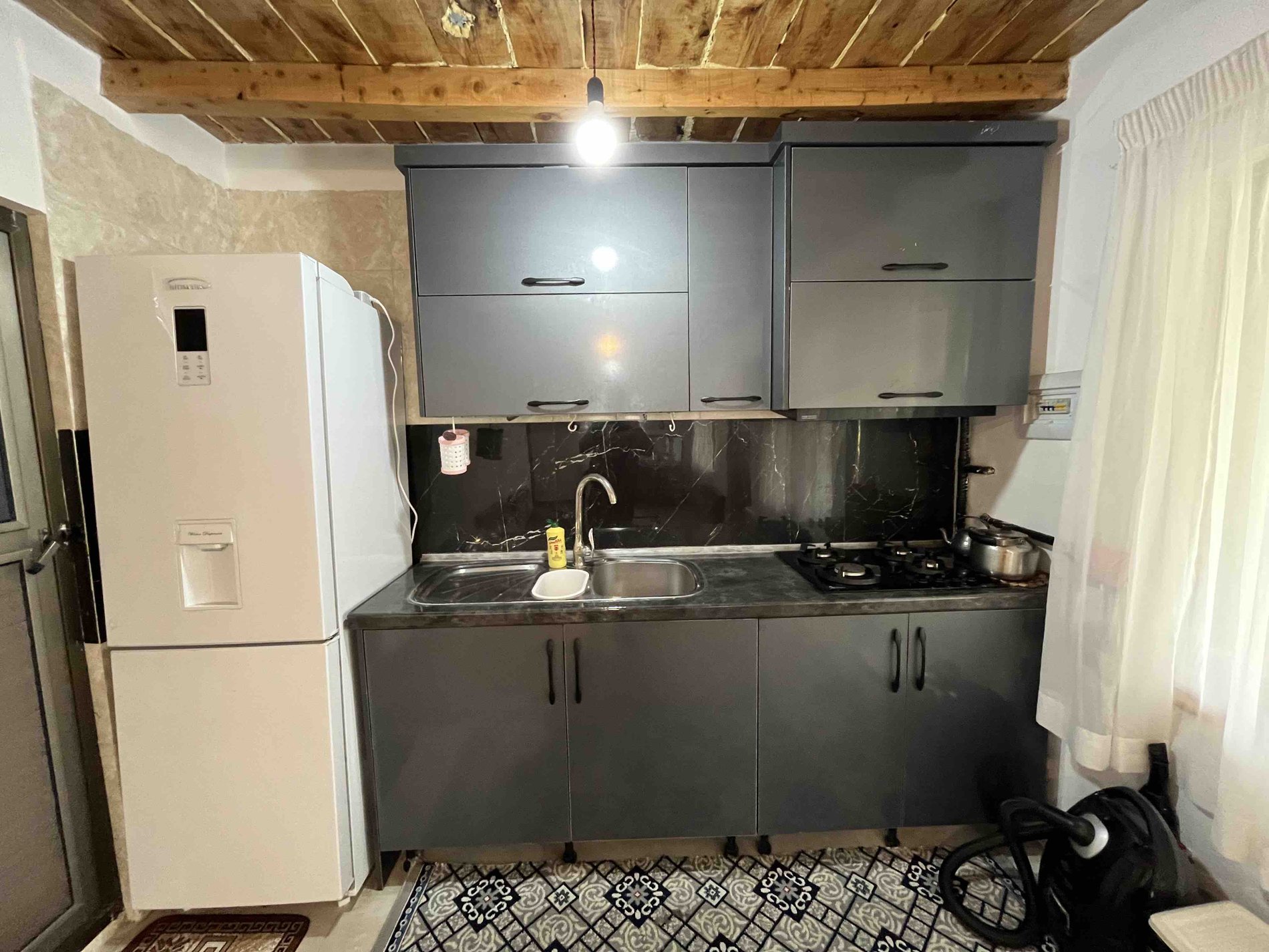 کلبه دوخوابه دوهزار ۱