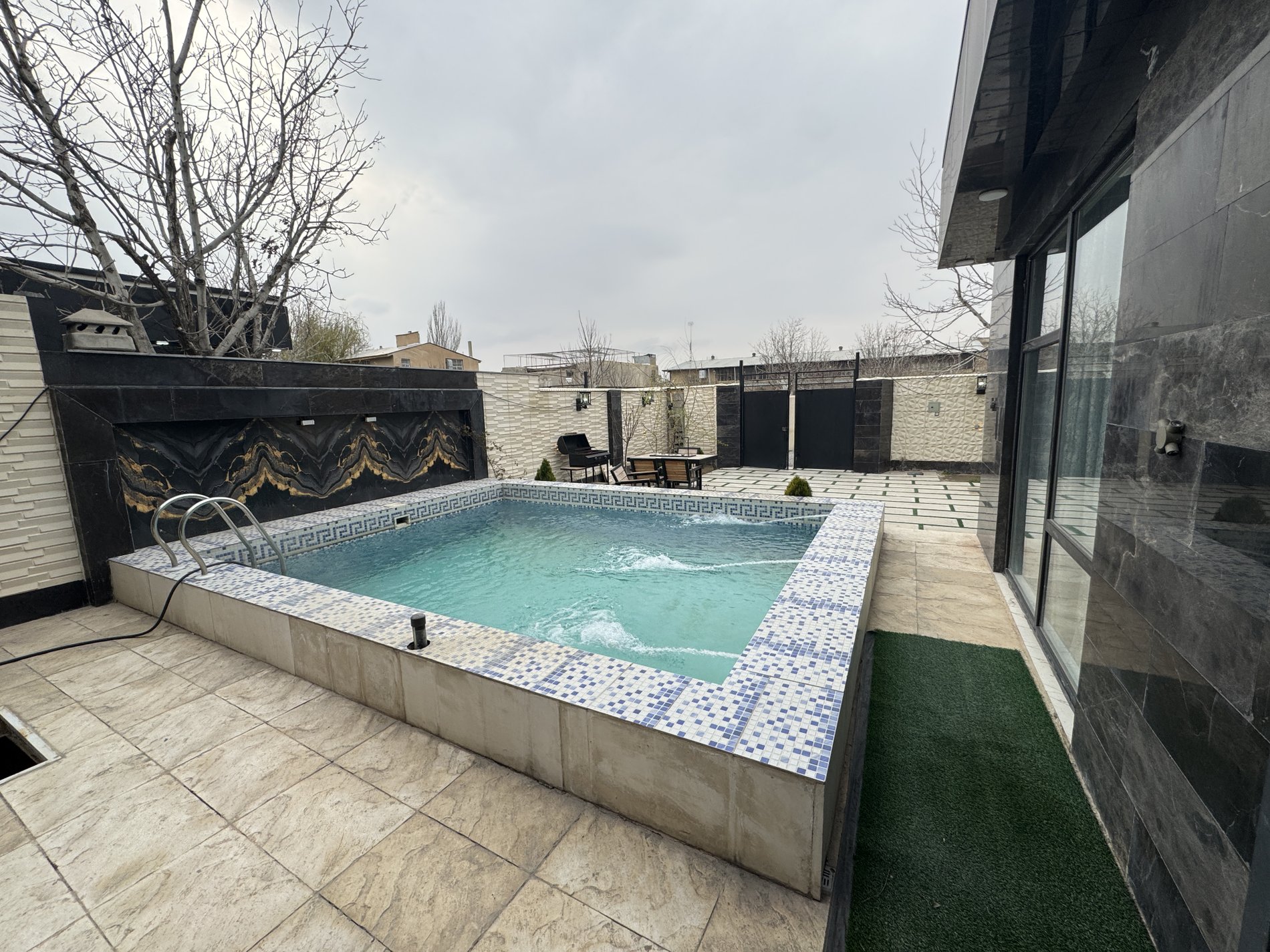 ویلا دوخوابه استخردار آبگرم شهرک دادخواه 5