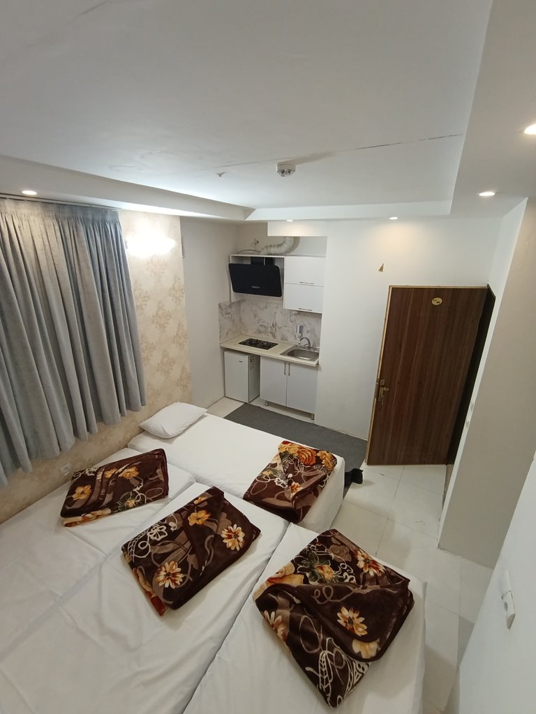 مسافرخانه مرتضائی نیا - واحد چهارتخته 202