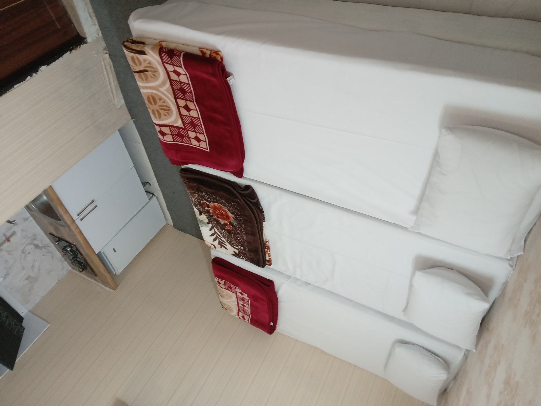 مسافرخانه مرتضائی نیا - واحد سه تخته 101