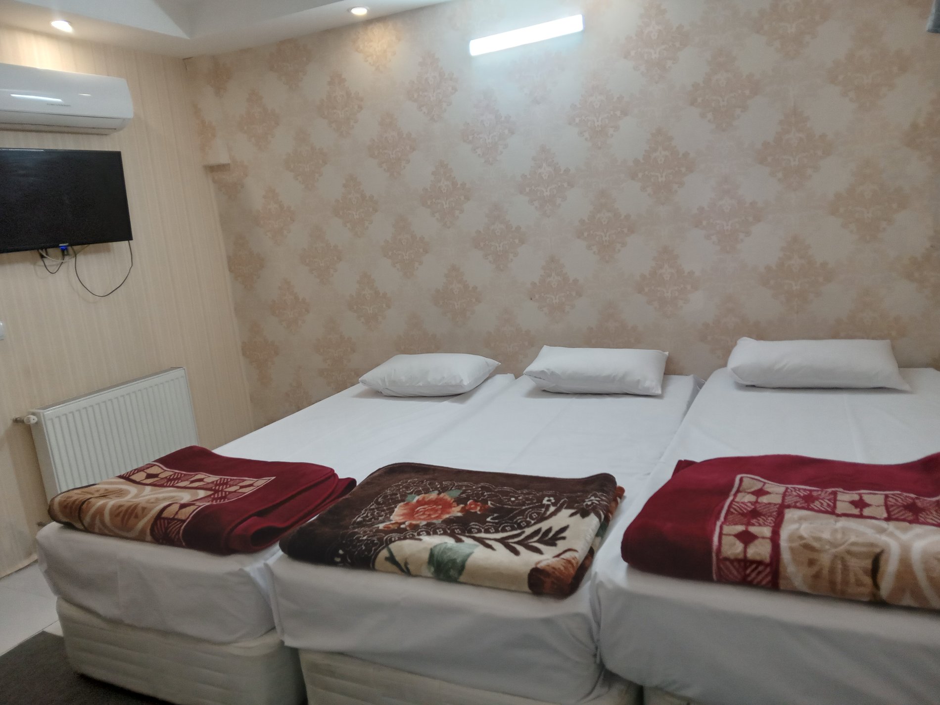 مسافرخانه مرتضائی نیا - واحد سه تخته 101