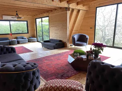 کلبه یک خوابه سوئیسی چوبی ماهفروز