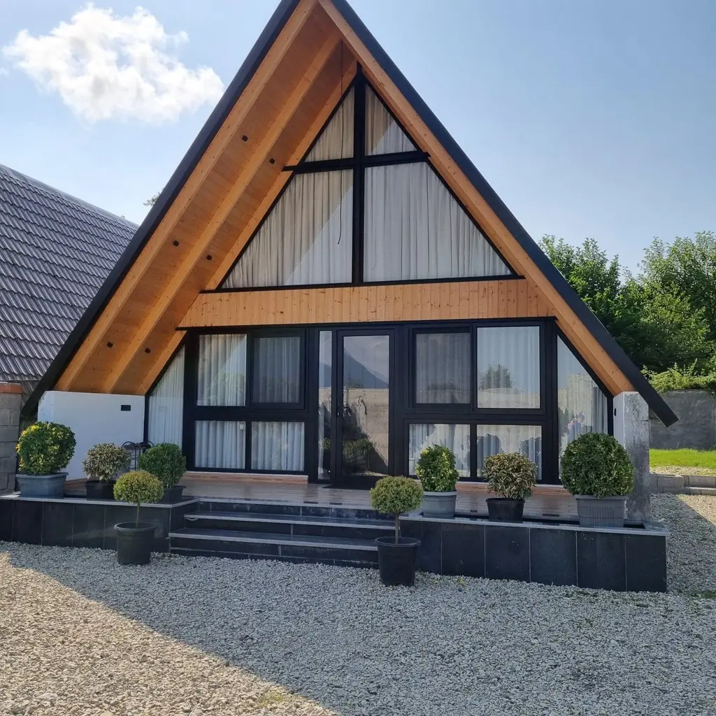 کلبه دوخوابه سوئیسی مهنا