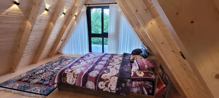 کلبه دوخوابه سوئیسی مهنا