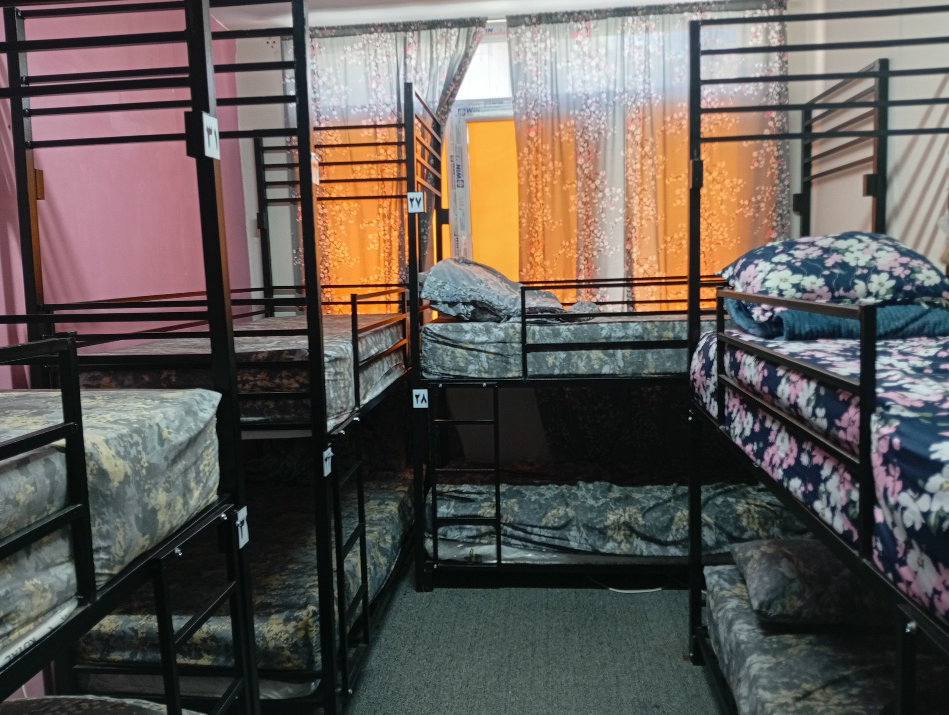 هاستل نارسیس 1 - واحد هشت تخته اشتراکی مردانه