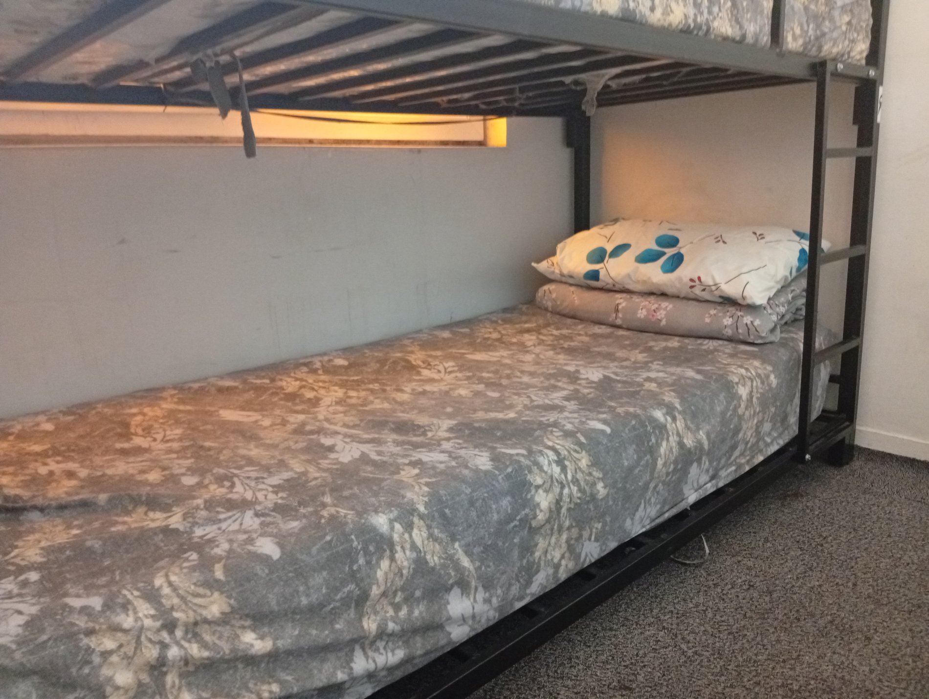 هاستل نارسیس 1 - واحد اشتراکی 10 تخته 