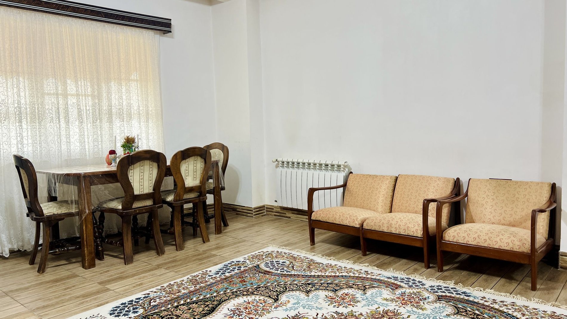 آپارتمان سرای دیده بان میانکاله - میز ناهار خوری