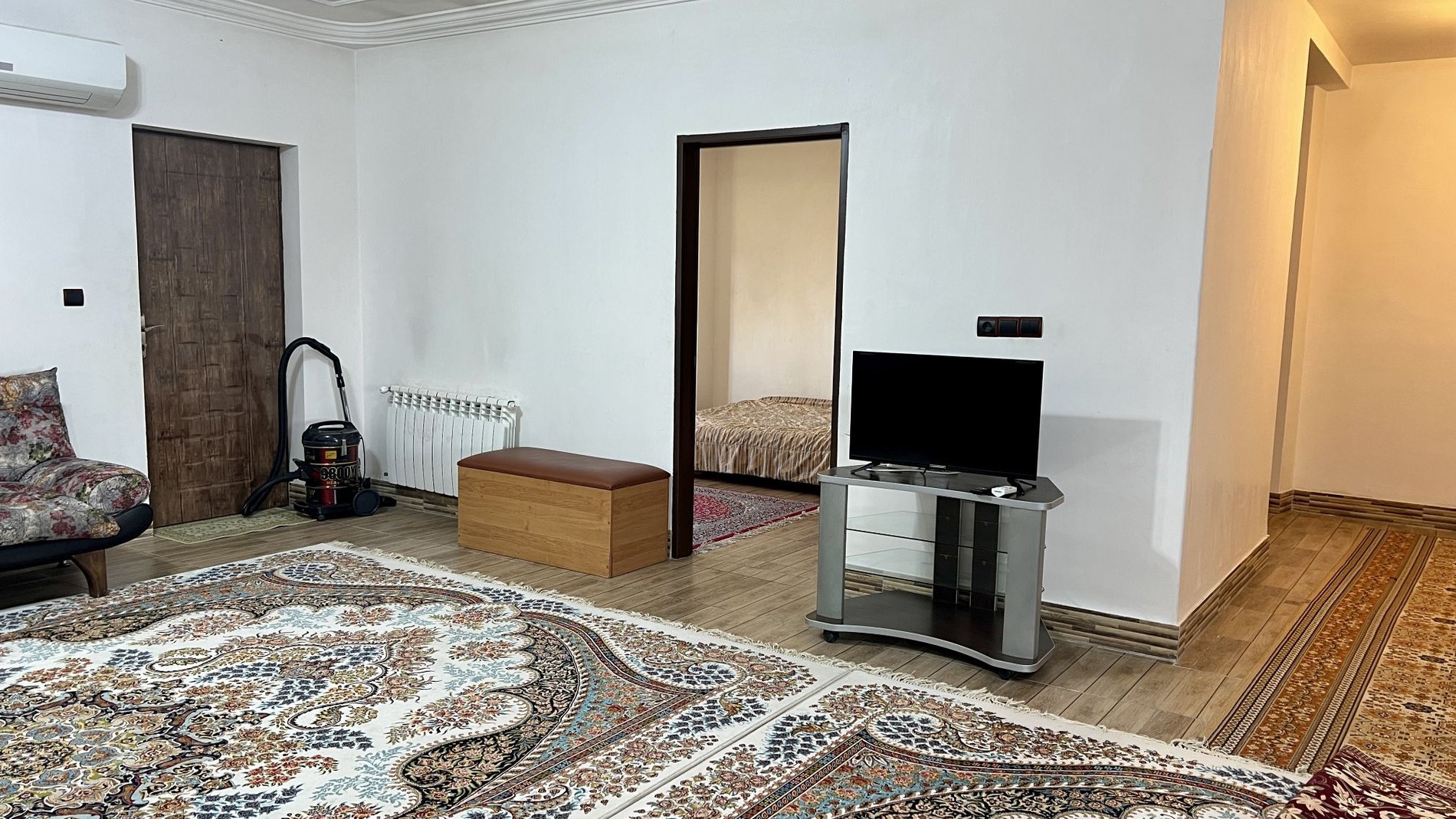 آپارتمان سرای دیده بان میانکاله - پذیرایی با نمای اتاق خواب 