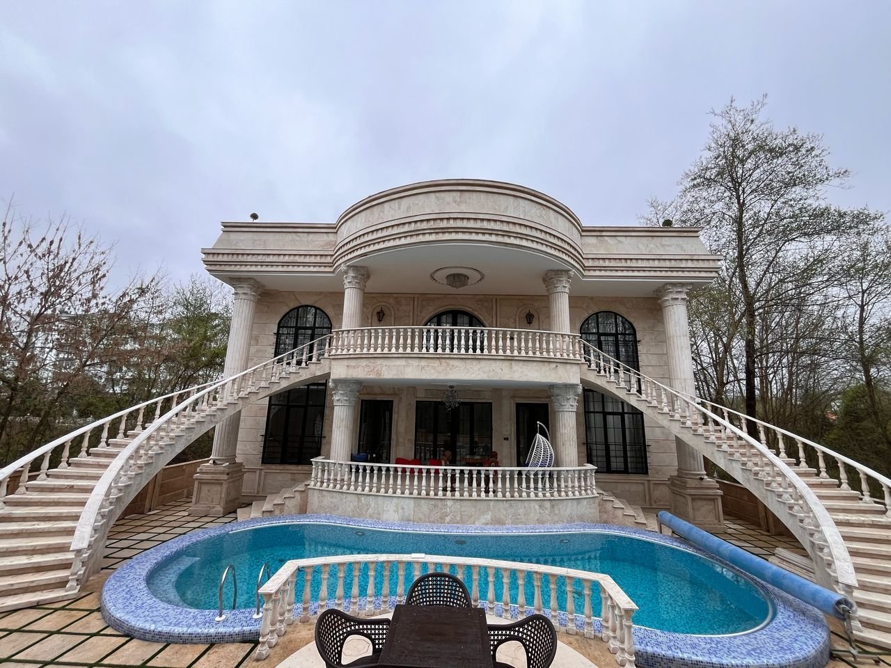 ویلا شش خوابه استخردار عمارت سیلور - فضای پشت عمارت