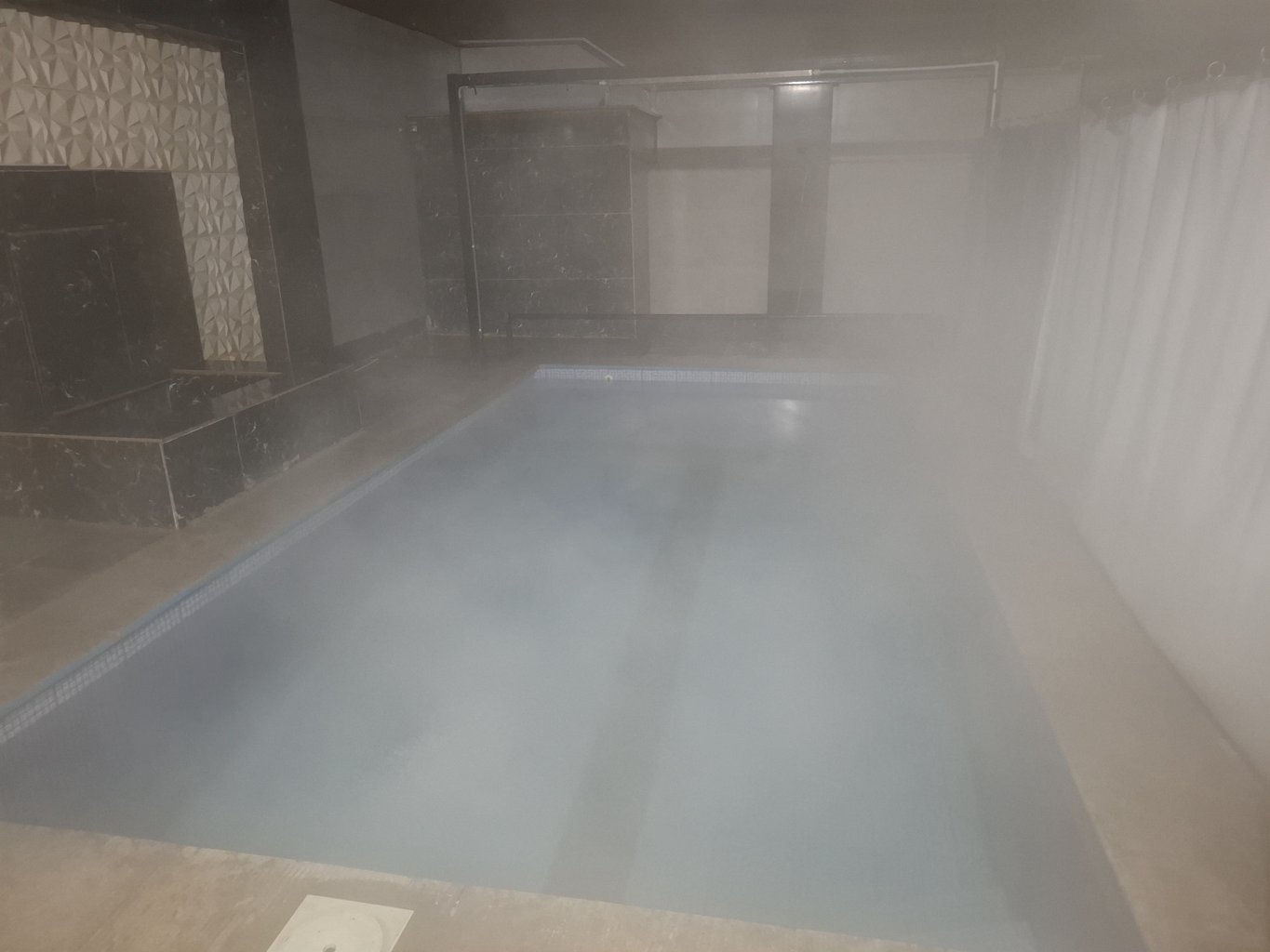 ویلا دوخوابه استخردار آبگرم آیین