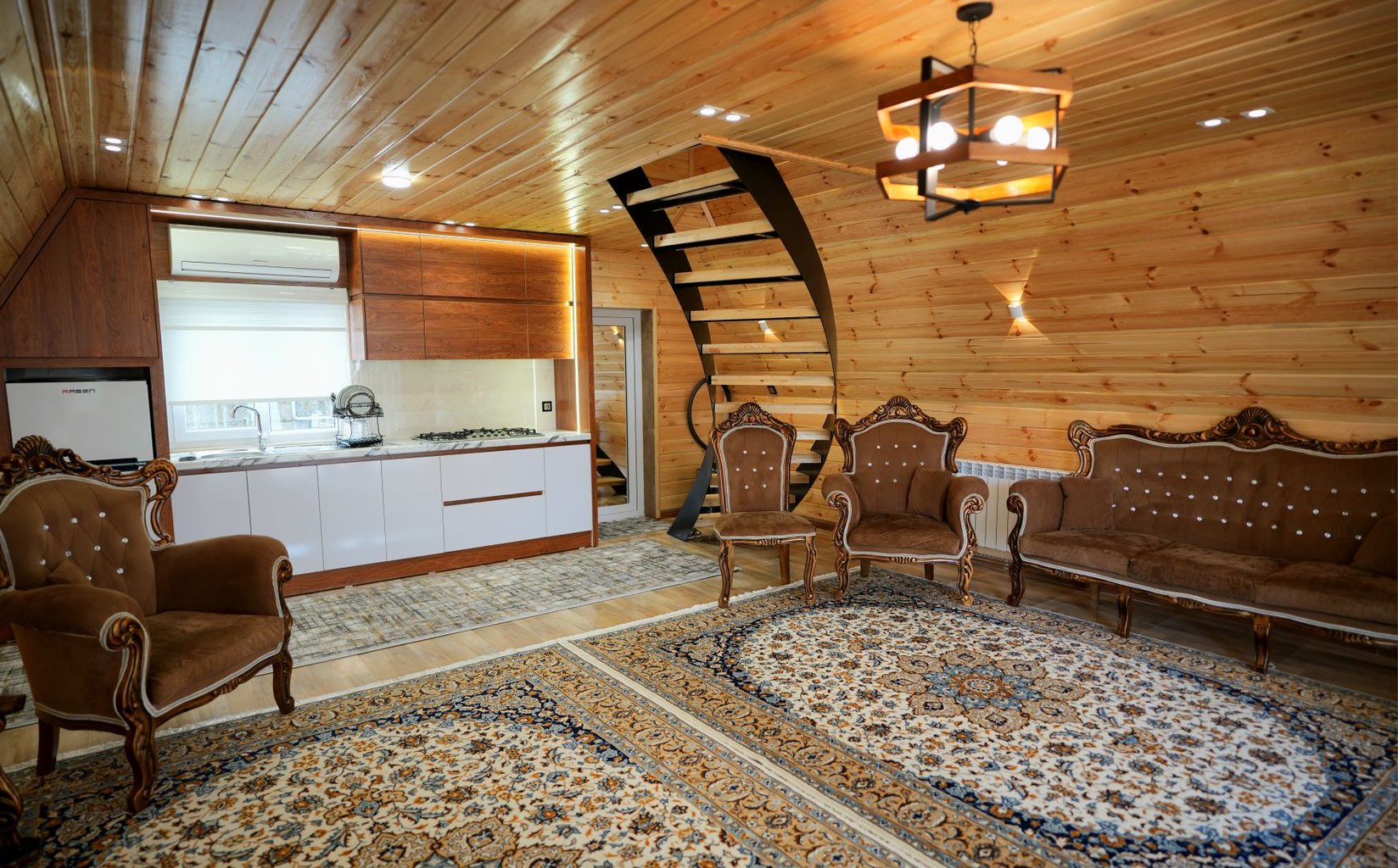 کلبه دوخوابه دوبلکس چوبی بهشت گیلان - پذیرایی