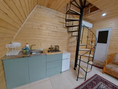 کلبه سوئیسی جنگلی شیشه‌ای