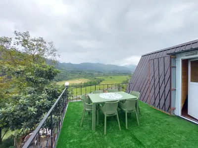 کلبه سوئیسی جنگلی شیشه‌ای