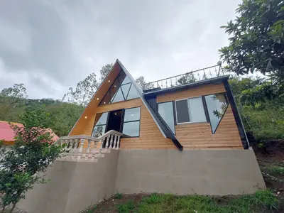 کلبه سوئیسی جنگلی شیشه‌ای