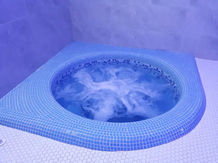 ویلا سه خوابه استخردار آبگرم کوی معززی - جکوزی