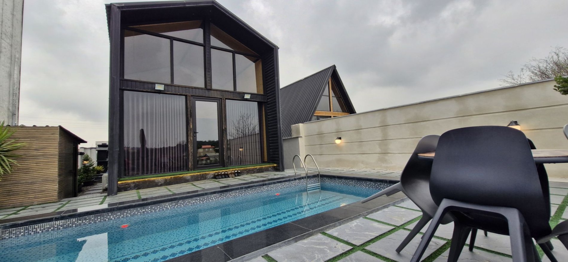 کلبه یک خوابه استخردار آبگرم سرخ پوست