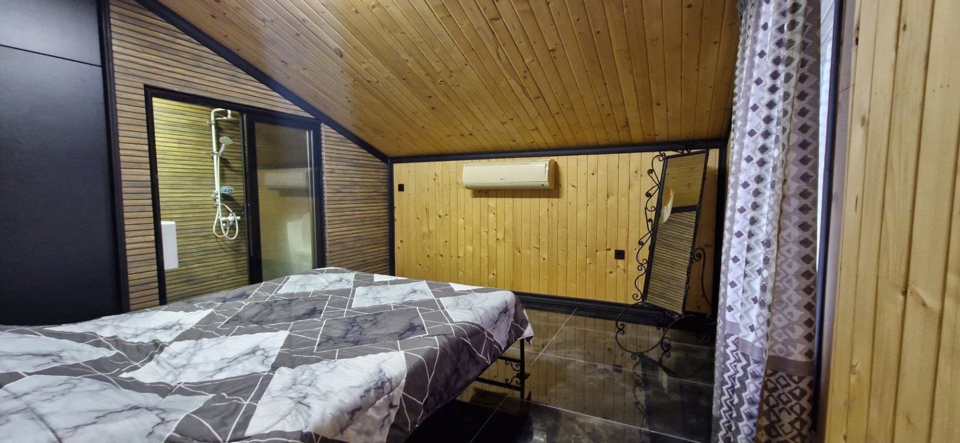 کلبه یک خوابه استخردار آبگرم سرخ پوست