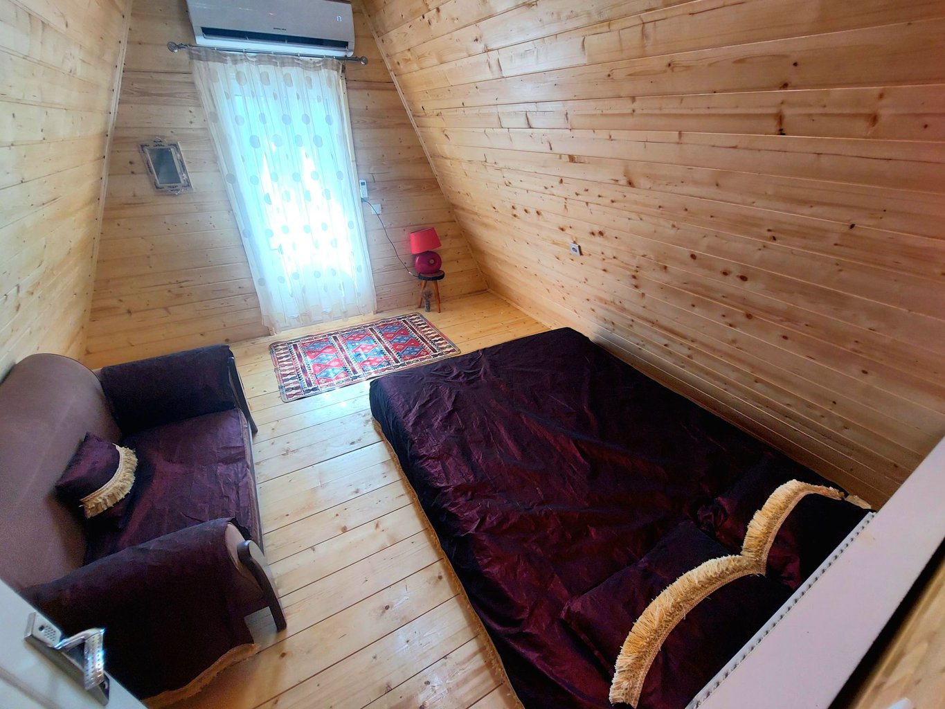 دوخوابه سوئیسی دوبلکس جکوزی دار آجری