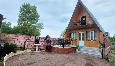 کلبه دوخوابه سوئیسی دوبلکس جکوزی دار آجری