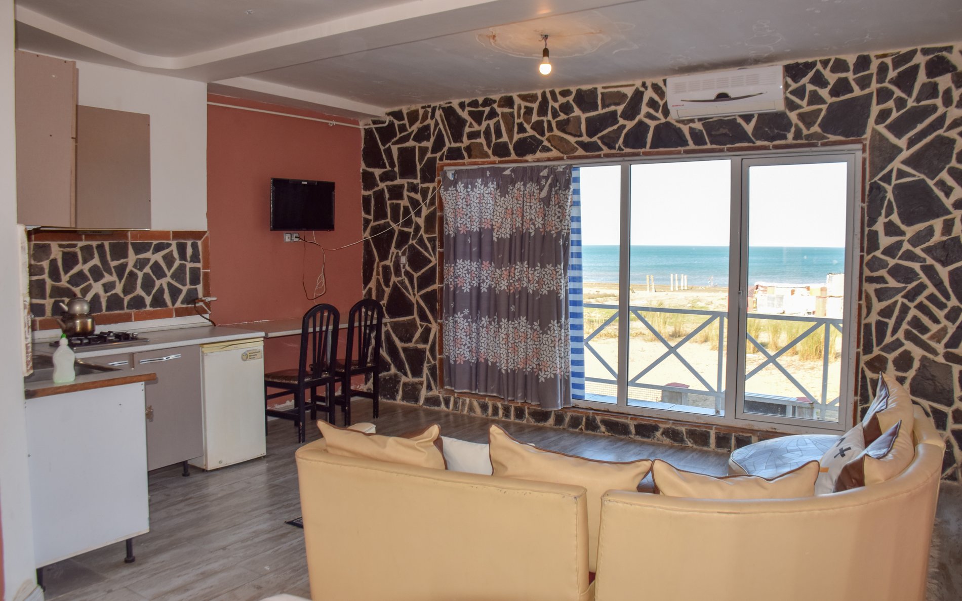 آپارتمان دوخوابه ساحلی شمعدونی صورتی