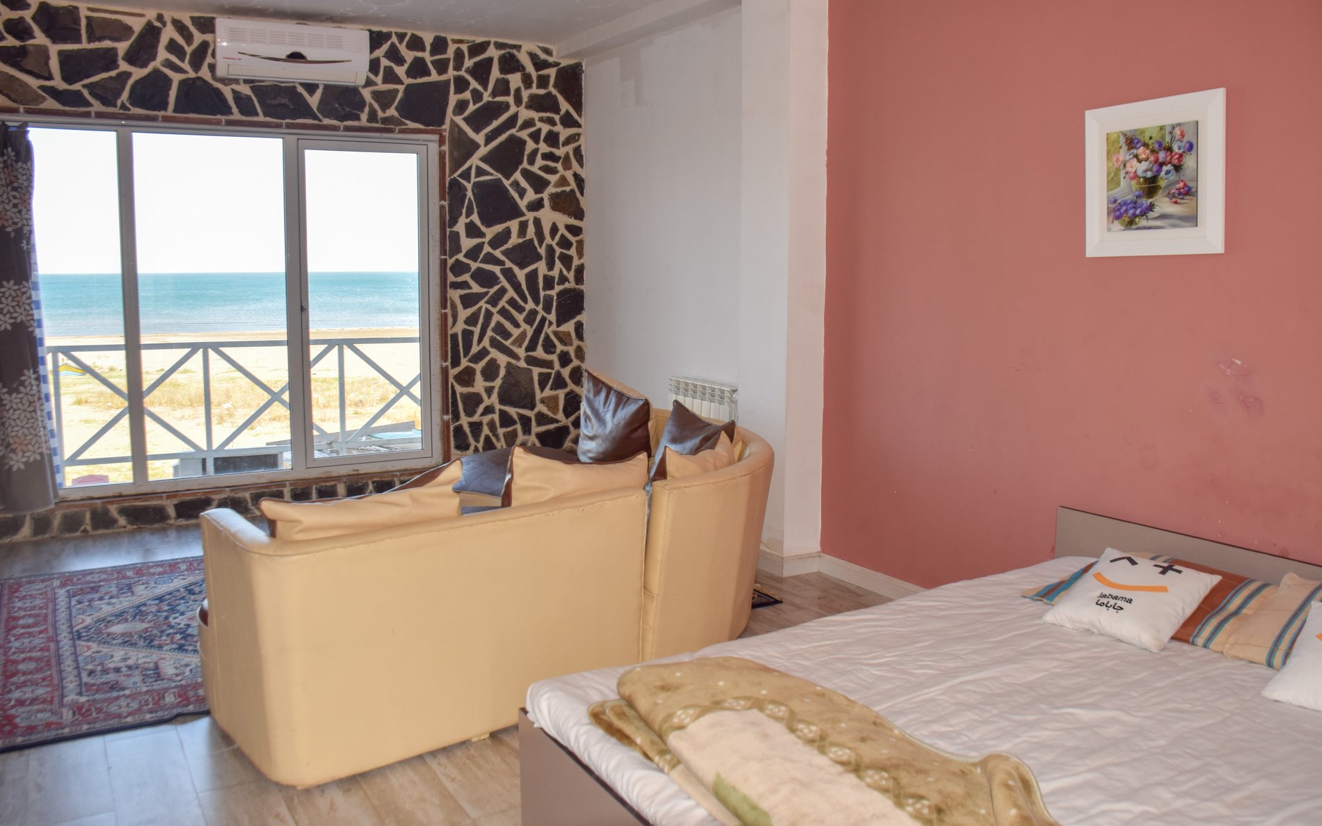 آپارتمان دوخوابه ساحلی شمعدونی صورتی