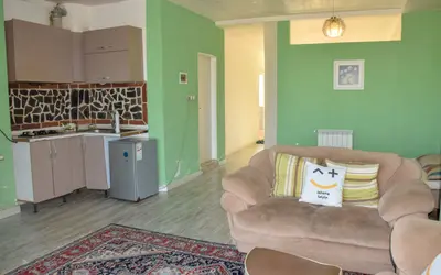 آپارتمان دوخوابه ساحلی شمعدونی سبز