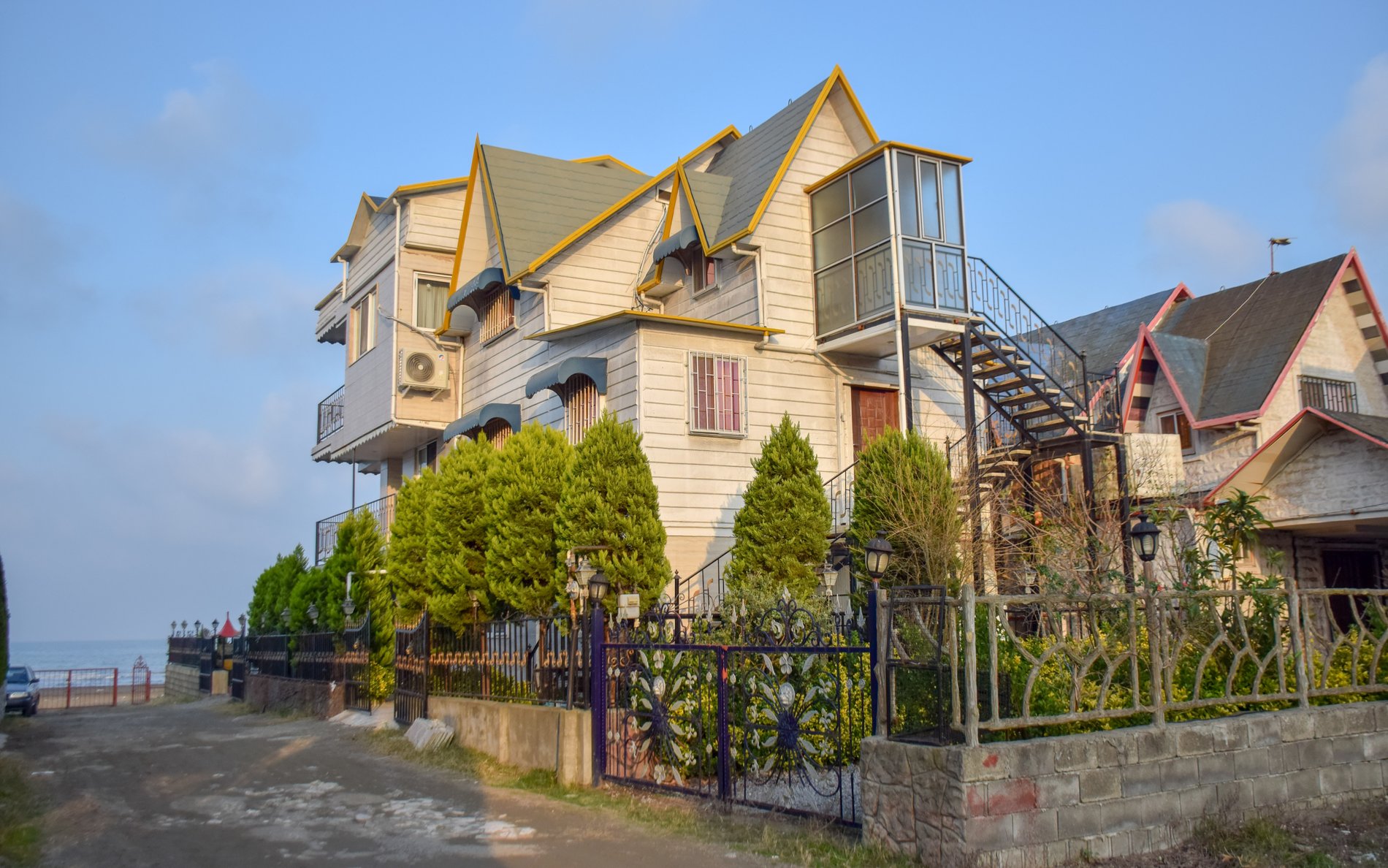 ویلا دوخوابه ساحلی توکلی 2