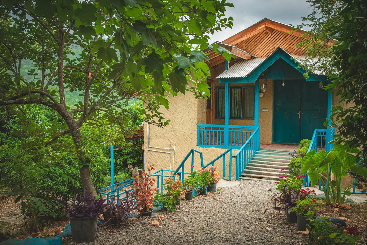 بوم گردی یک خوابه چوبی سنتی تیکیش -   