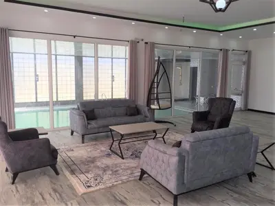 ویلا چهارخوابه استخردار آبگرم مدرن شهری