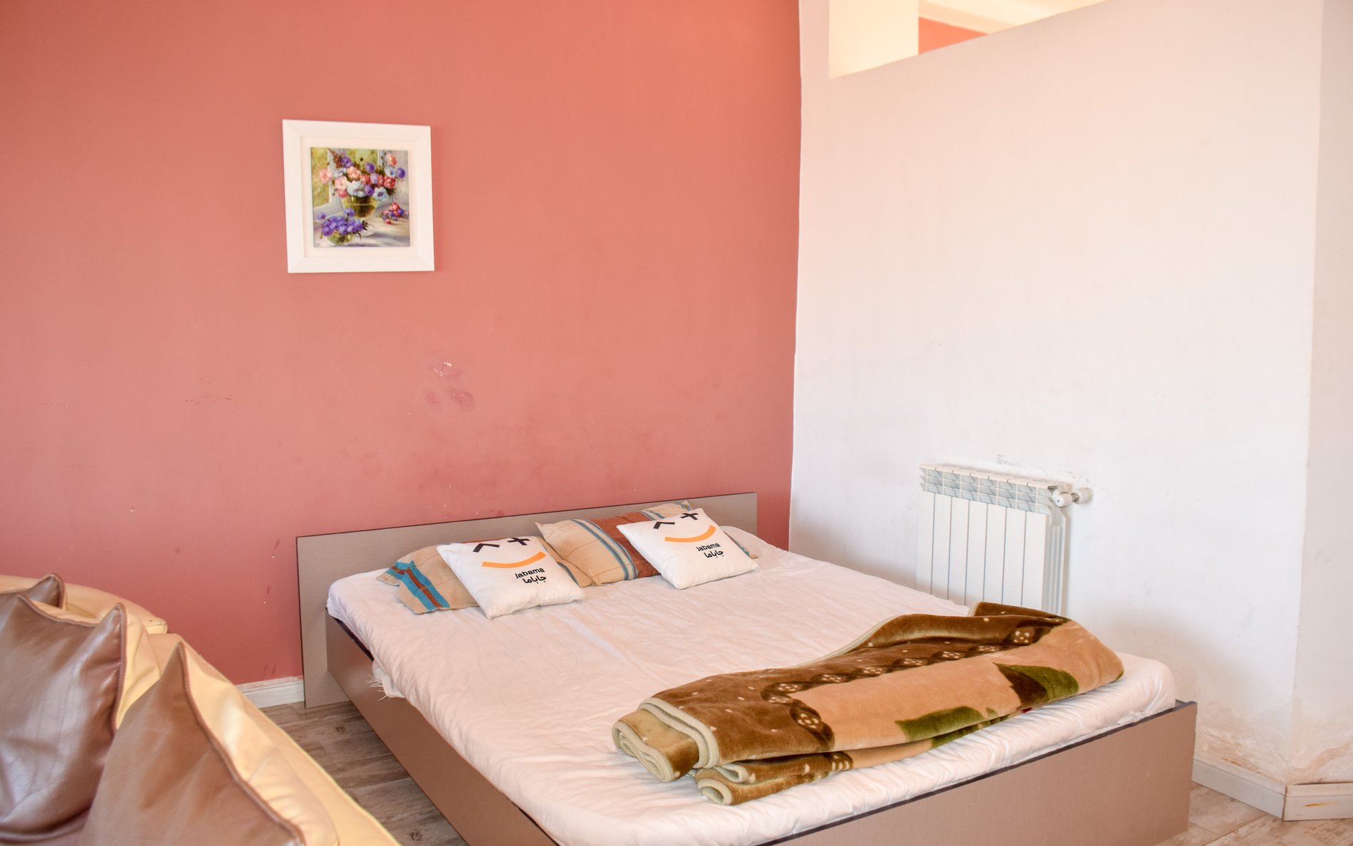 آپارتمان دوخوابه ساحلی شمعدونی صورتی